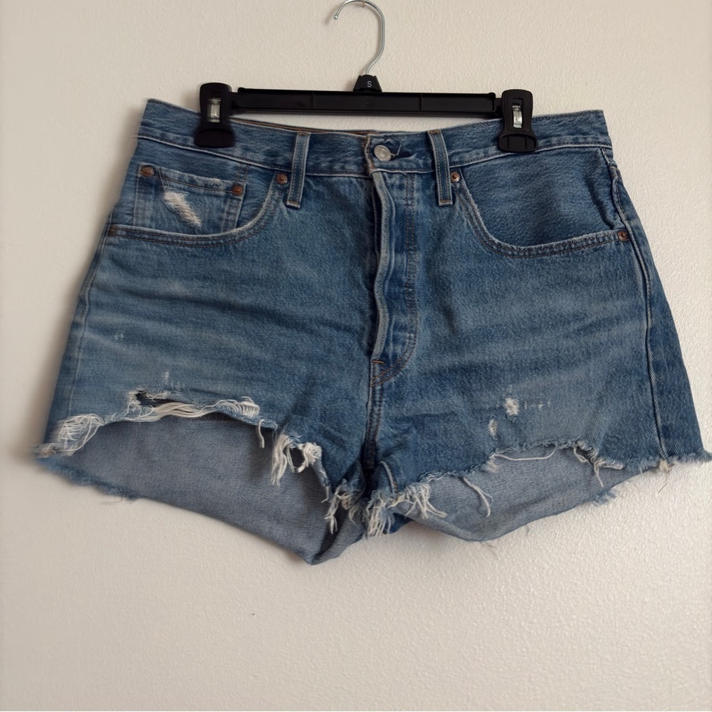 Women’s Levi's 501 Button Fly Distressed High Rise 100% Cotton Shorts Size W30